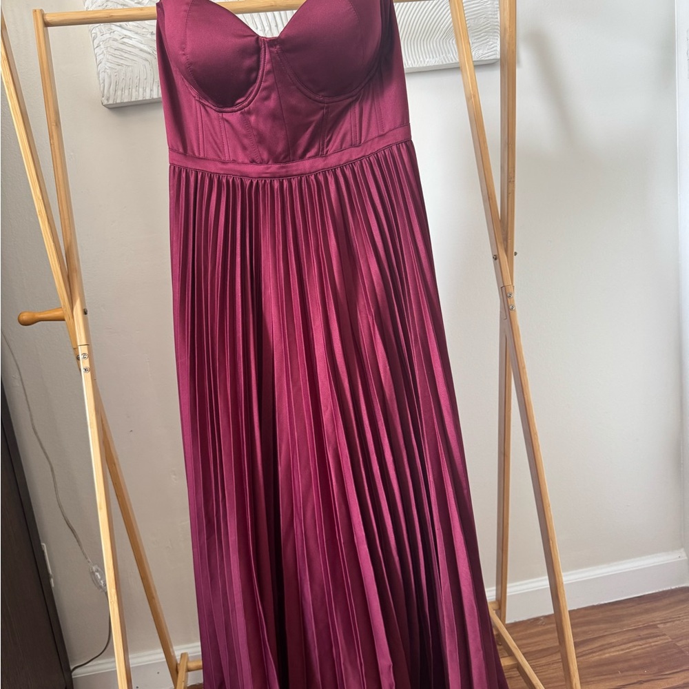 Chic Strapless Wine Dress